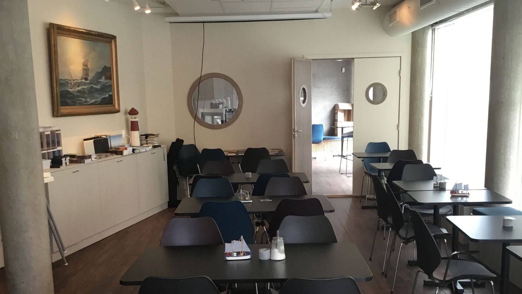 Innsiden av Lighthouse Coffee